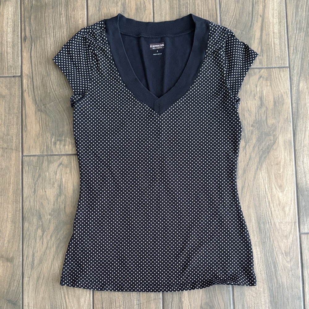 Express Sexy Stretch Black and White V-Neck Polka Dot Tee